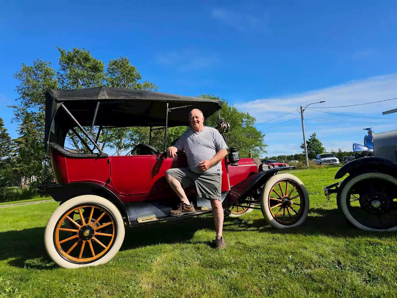 Family bonds over antique car: Cape Breton man now selling 1914 Ford Model T car