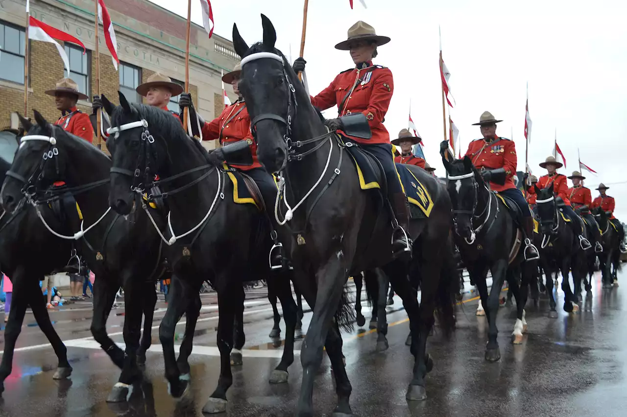 Light drizzle doesn't dampen spirits at Gold Cup Parade in Charlottetown