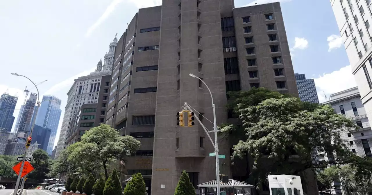 Ciudad de NY propone albergar a migrantes en prisión cerrada tras suicidio de Jeffrey Epstein