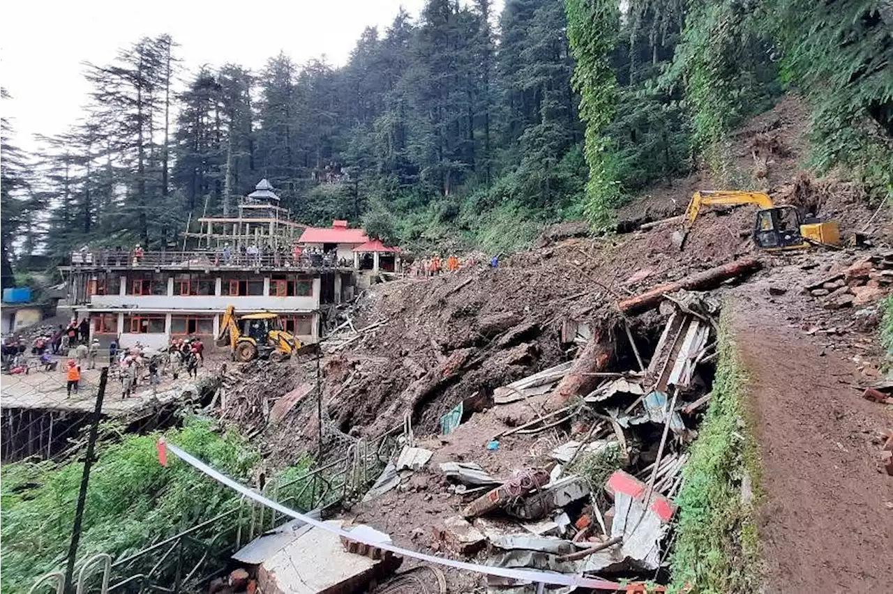 India braces itself for more rain after floods, lightning kill 2,000