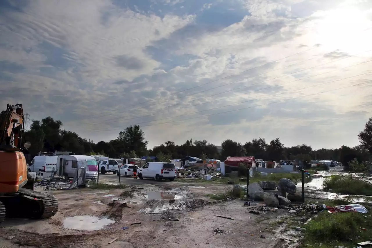 Gironde : le bidonville de Villenave-d’Ornon évacué, place aux pelles mécaniques