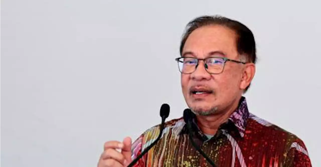 Anwar advises Muhyiddin to focus on court case