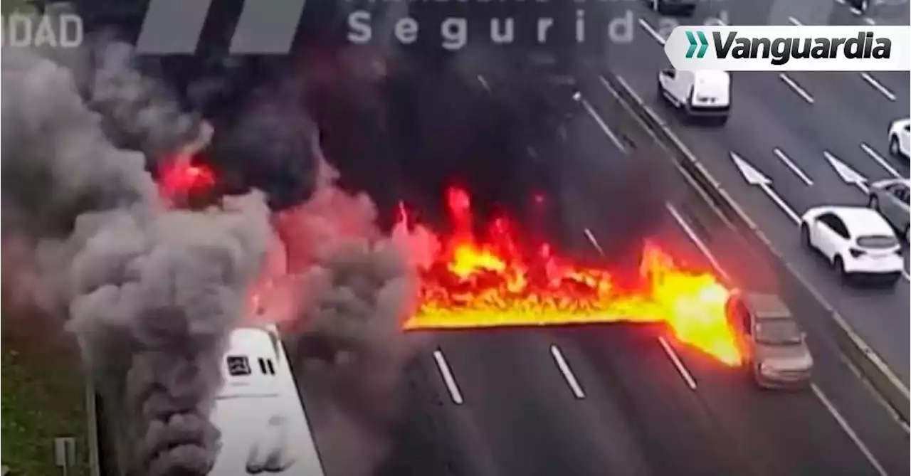 Vídeo viral: El aterrador escape de un bus en llamas en Argentina