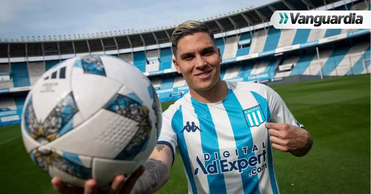 Video: Como un ángel de la guarda, así presentó Racing a &#039;Juanfer&#039; Quintero