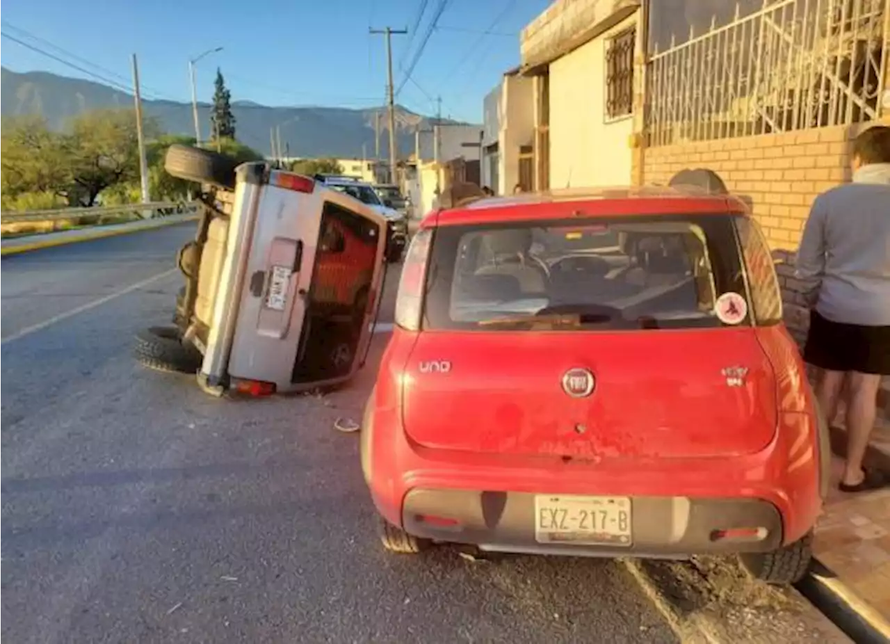 Conductor resulta ileso tras volcadura en El Mirador de Saltillo