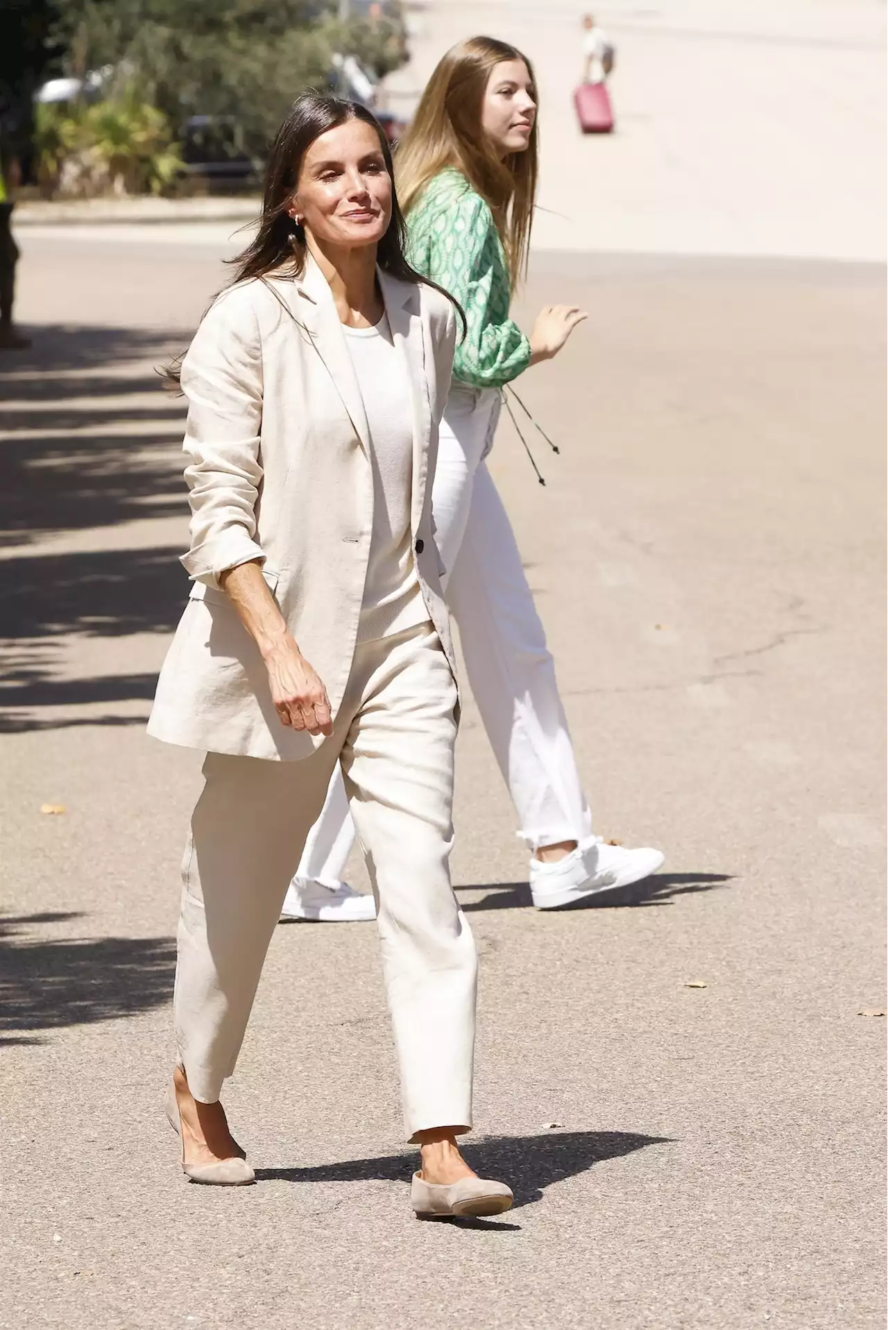 Queen Letizia Beats the Spanish Heat In a Relaxed Linen Pantsuit