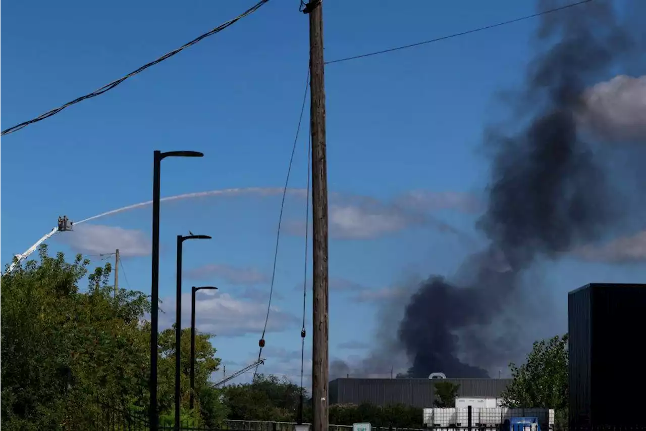 Canadá acelera la evacuación de 20.000 personas amenazadas por incendios forestales