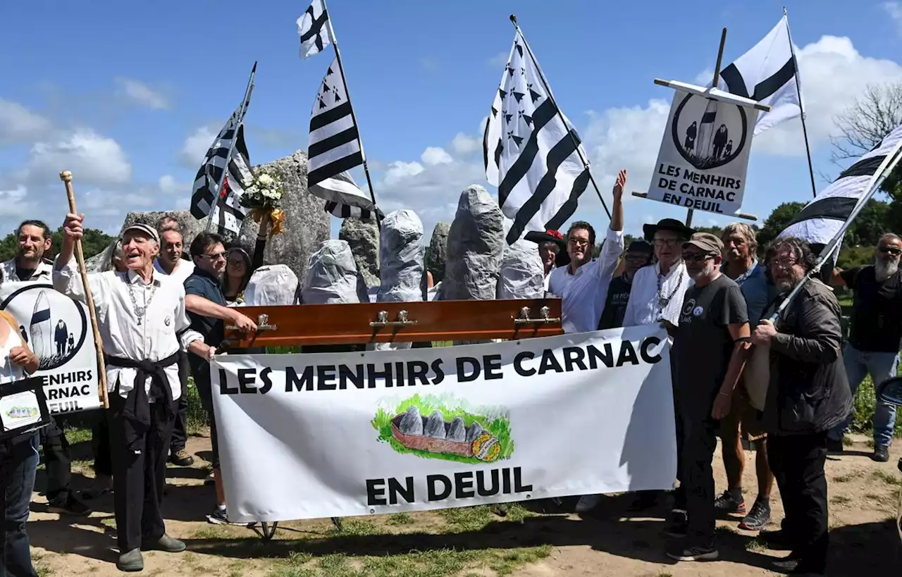 Une marche à la mémoire des menhirs détruits à Carnac