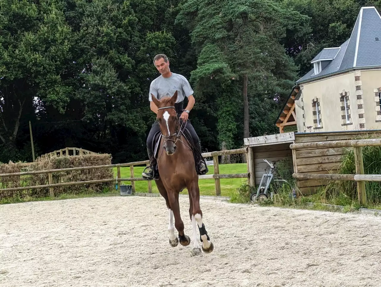 Le Tronquay : Florian Angot passe le flambeau des JO 2024 à son frère Reynald