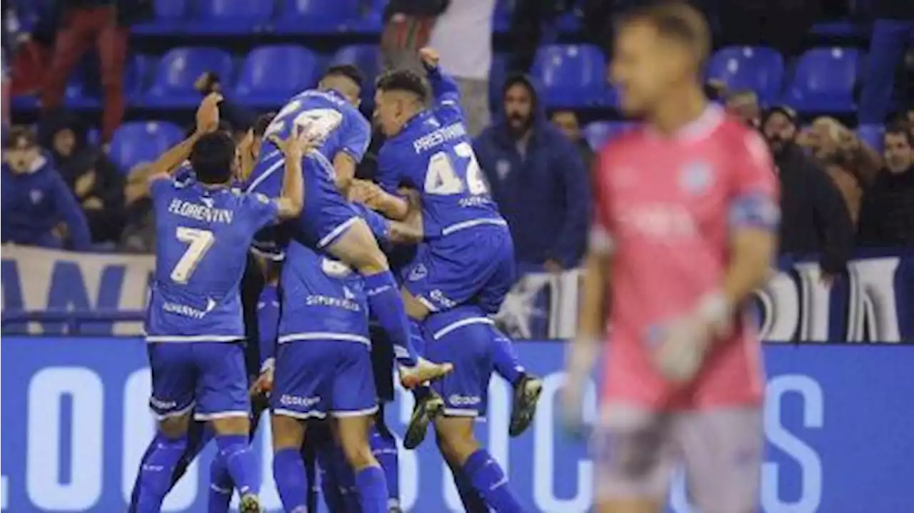 Vélez recibe a Barracas Central con la misión de alejarse del descenso