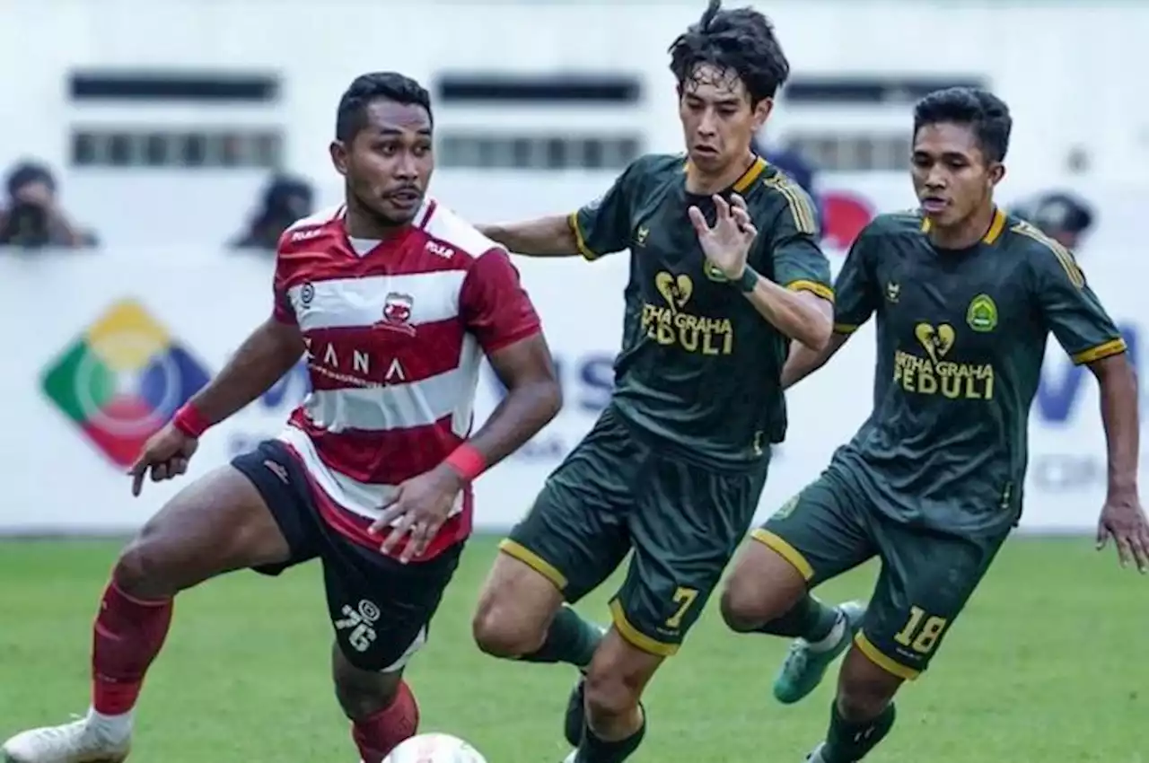 - Debut Aji Santoso Tercoreng, Persikabo 1973 Dilumat Madura United