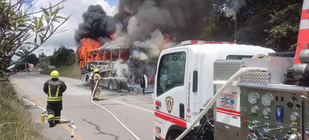 Increíble, no dejaron pasar máquinas de bomberos en peaje de la BTS en medio de emergencia