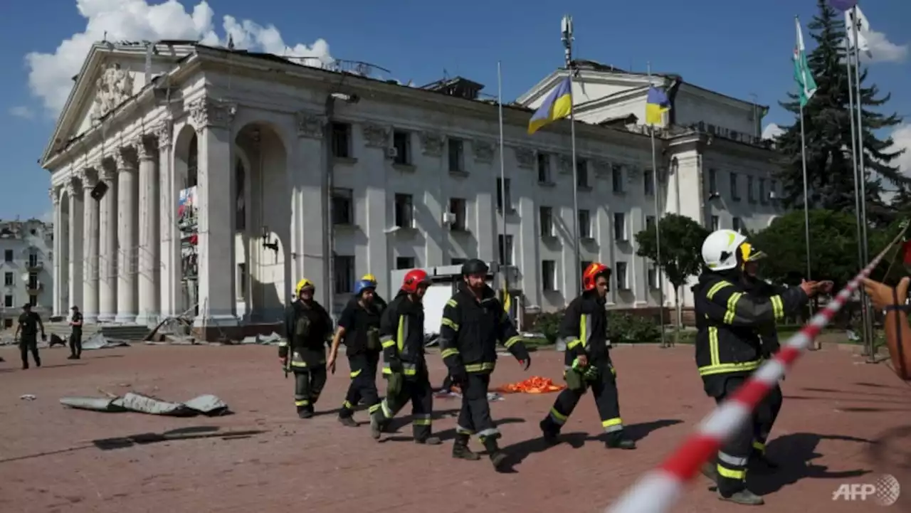 Russia hits Ukraine city centre after Putin meets generals