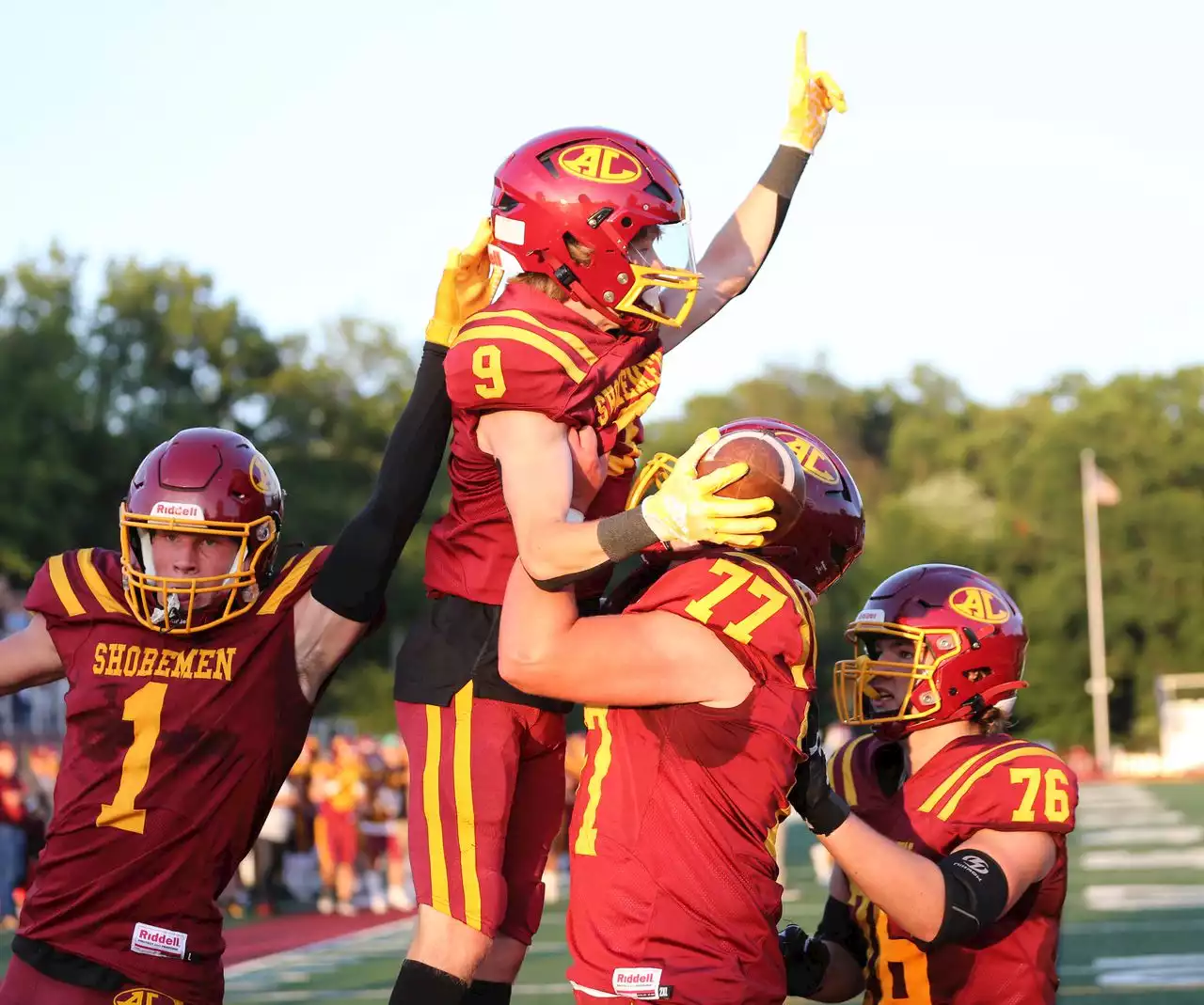 No. 12 Avon Lake holds on late for win against Strongsville, 19-14