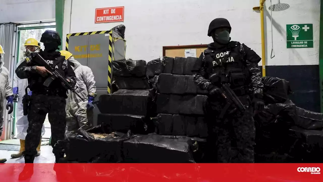 Polícia do Equador apreende 268 quilos de cocaína em navio no alto mar