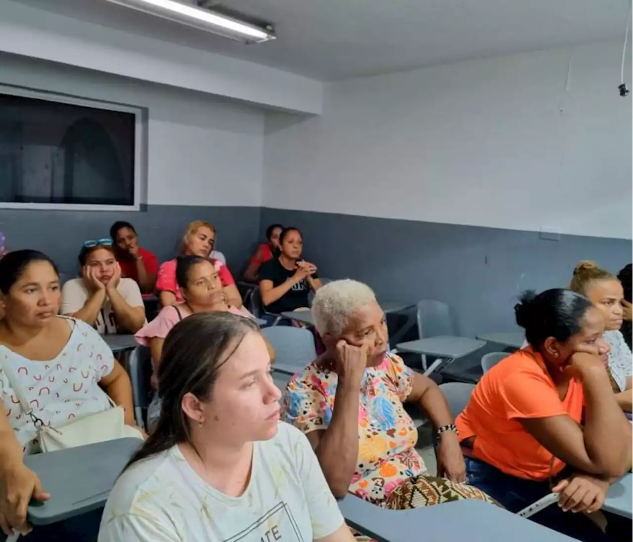 A emprender: entregan capital semilla a mujeres en Cartagena