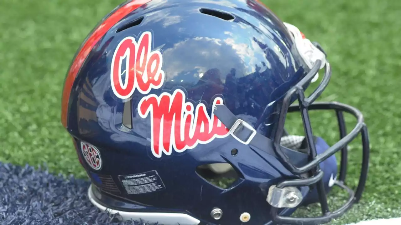 Rebels keep star DE Franklin home in Mississippi