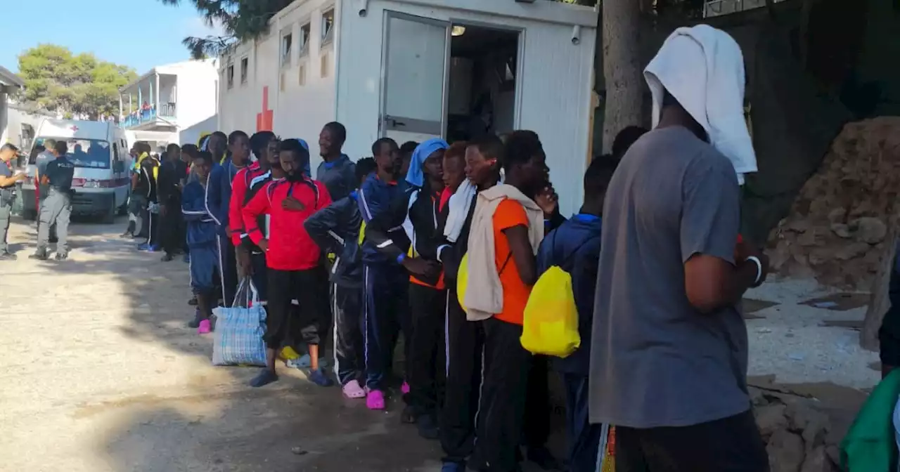 Migranti, sindaci senza più posti per l'accoglienza. Allarme dell'Anci: 'È tutto saltato, siamo vicini al tracollo'