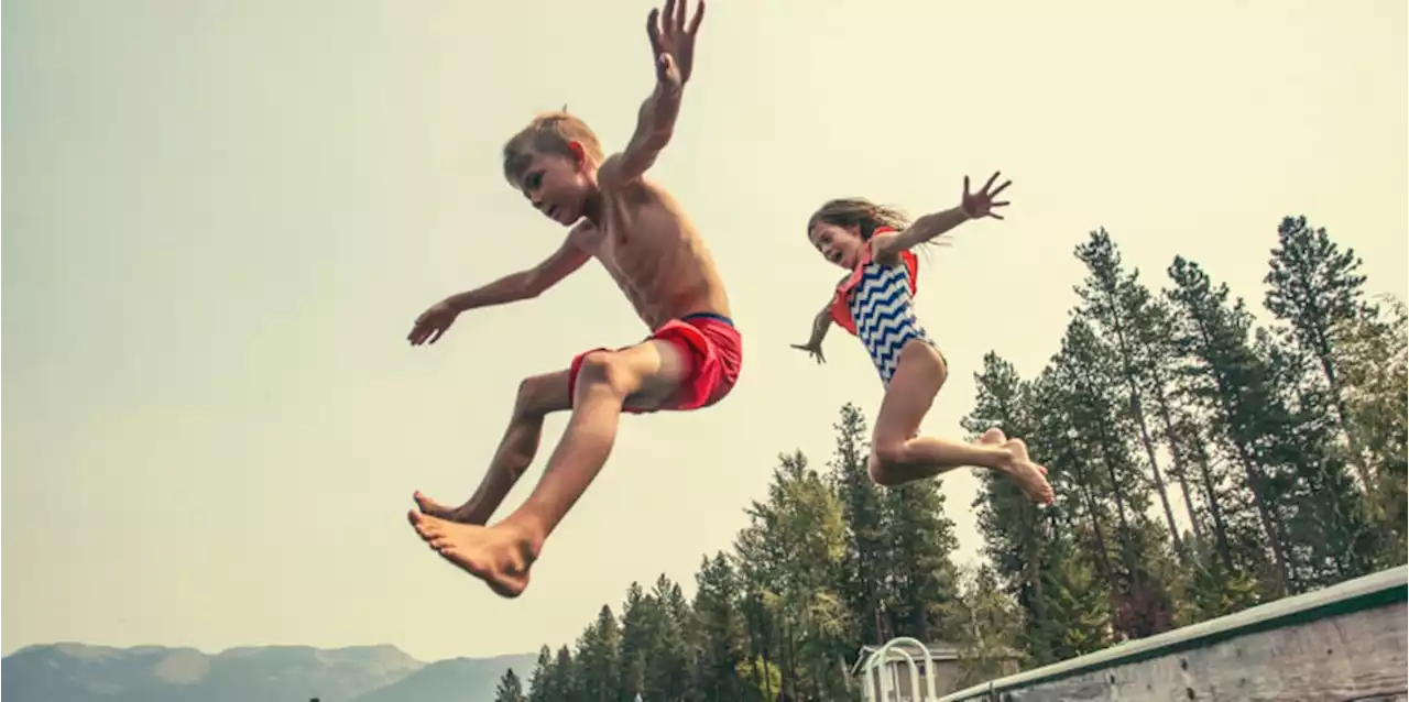 Vom Strand in die Notaufnahme: Mutter warnt Eltern davor, Jungen bestimmte Badeshorts anzuziehen