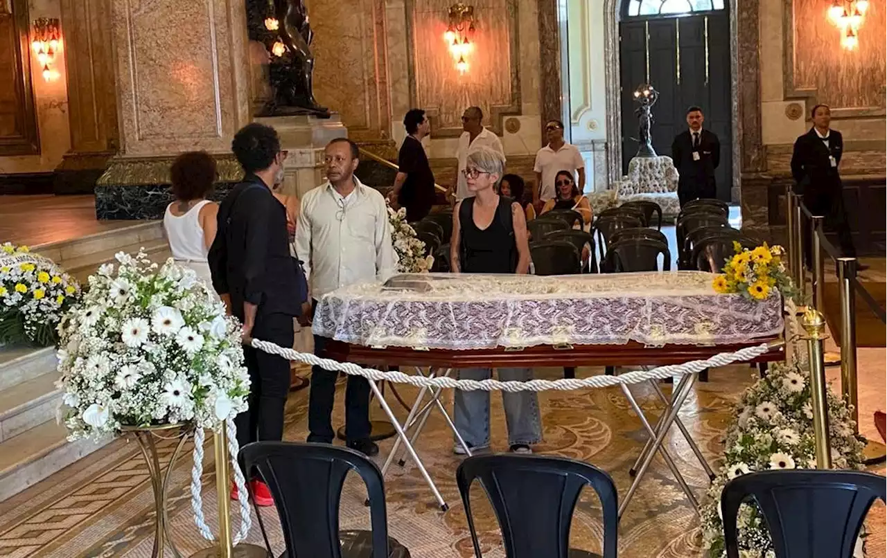 Corpo de Léa Garcia é velado no Theatro Municipal do Rio