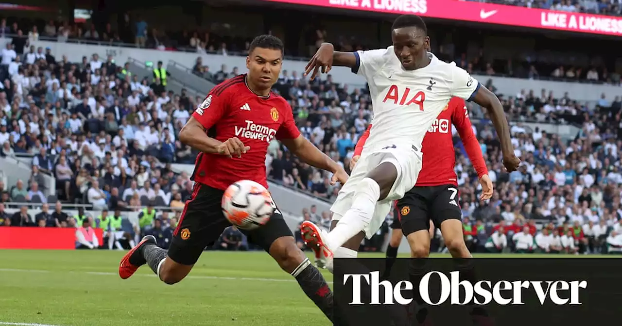 Sarr strike and Martínez own goal give Spurs edge against Manchester United