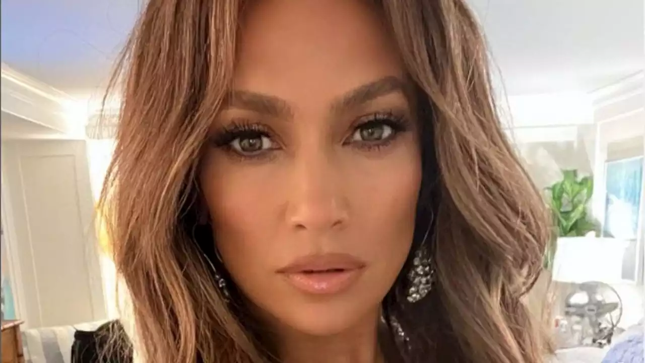 JLo derrocha belleza y elegancia en un coqueto bikini rojo: FOTO