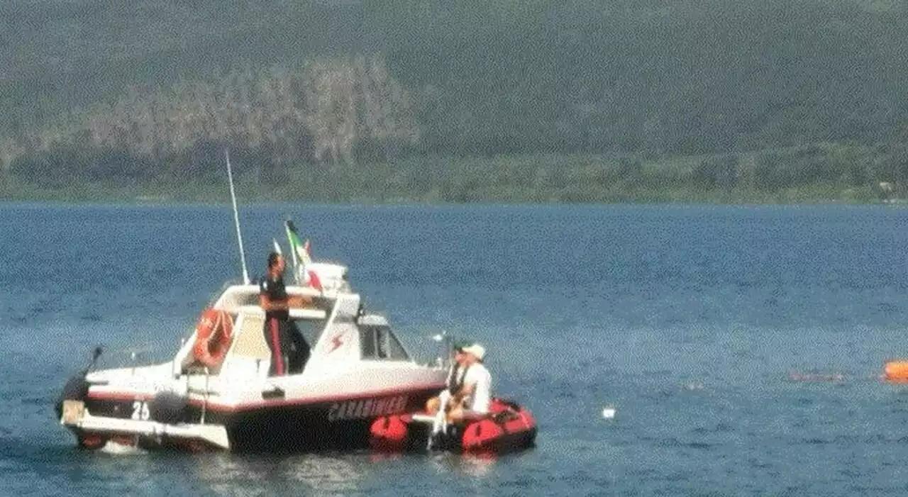 Bracciano, si tuffa nel lago e annega sotto gli occhi degli amici: aveva 30 anni