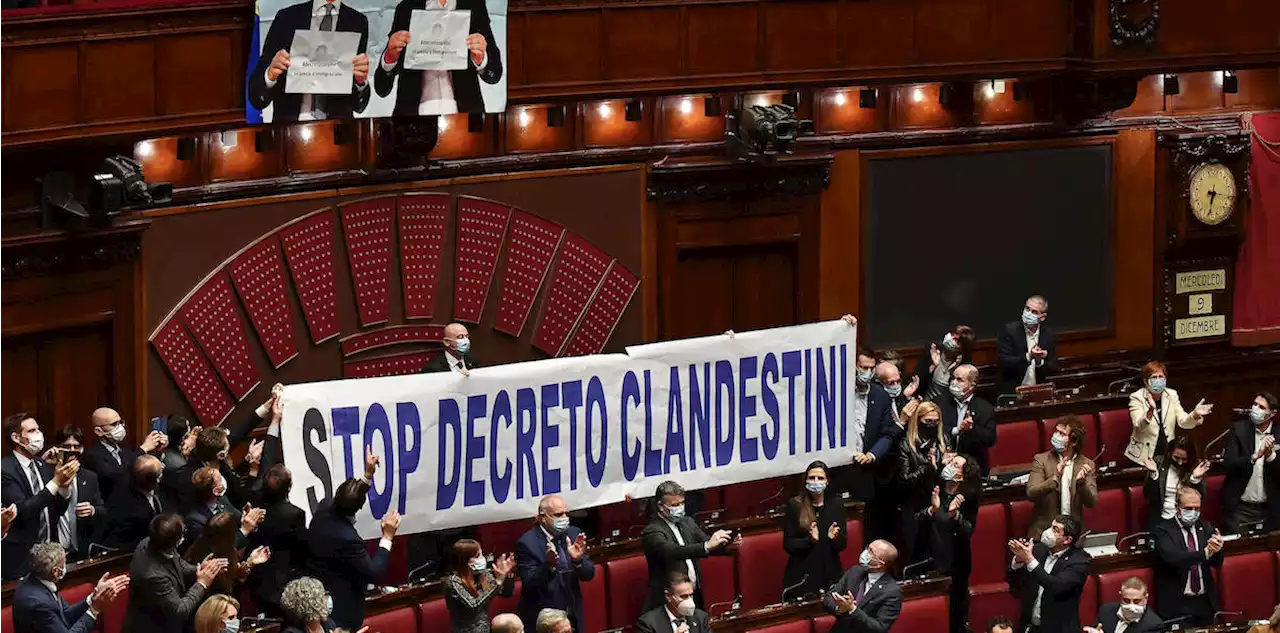 La Cassazione ha condannato la Lega per aver definito «clandestini» le persone migranti