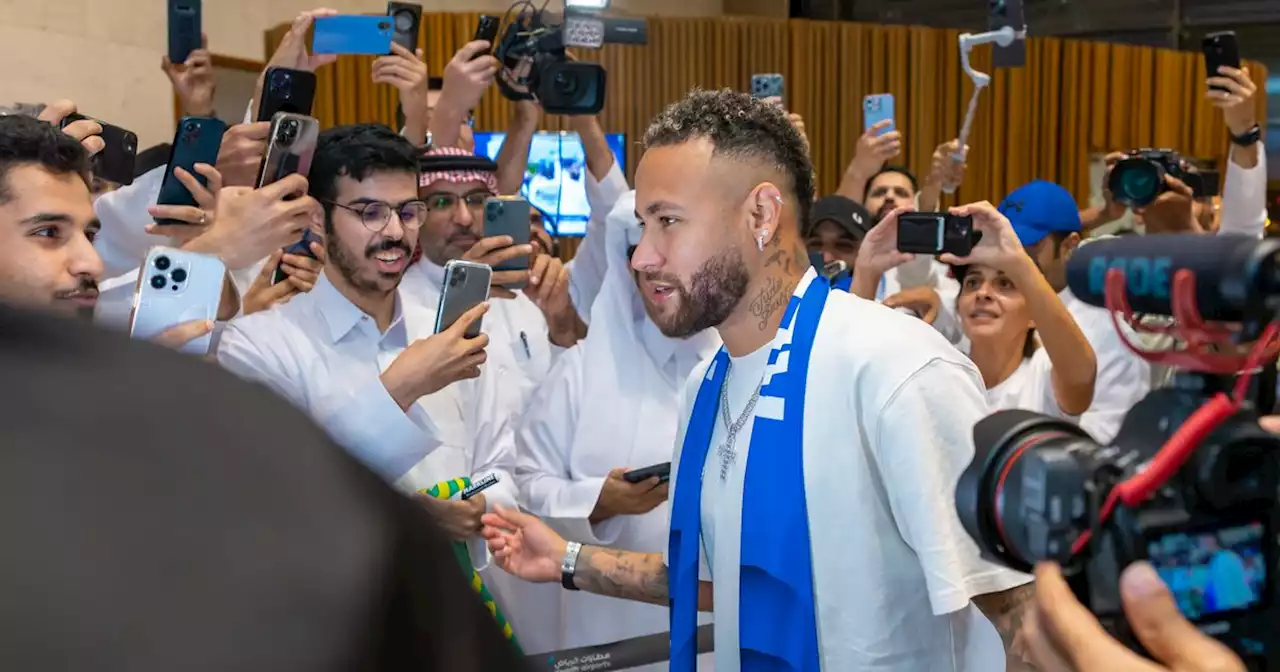 Neymar mobbed by fans as he arrives in Saudi ahead of £2.5m-a-week deal