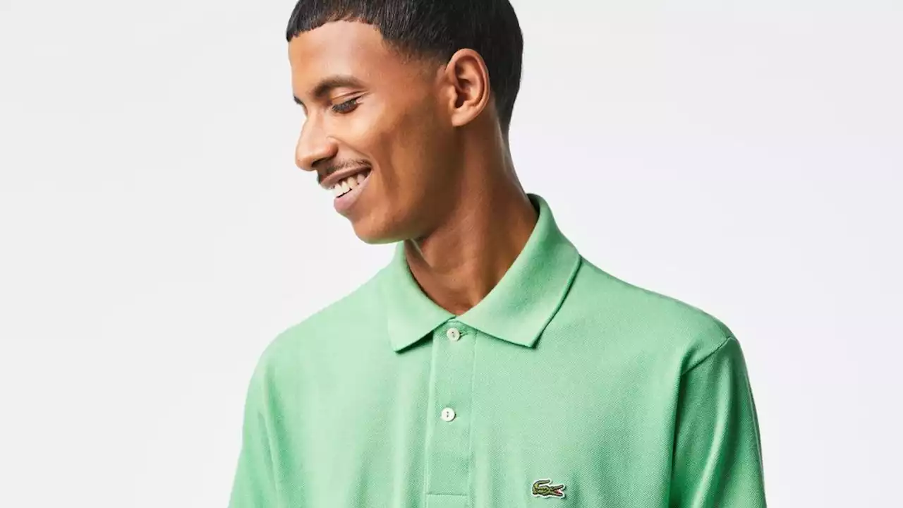 Le légendaire polo Lacoste voit son prix chuter de 30% ce samedi