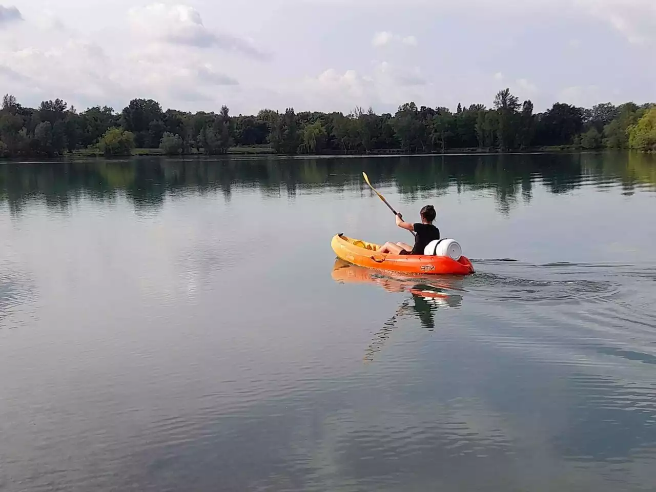 Près de Toulouse. Une nocturne en canoë pour voir le coucher de soleil sur l'eau