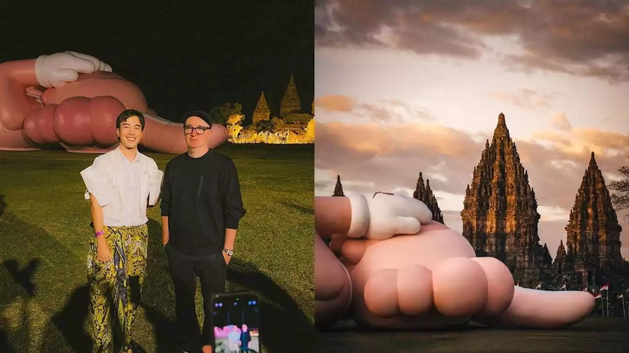 7 Potret Penampakan Boneka KAWS Holiday Raksasa di Candi Prambanan, Megah