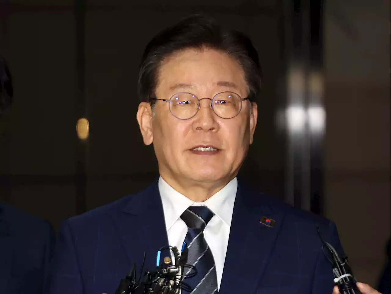 ‘시지프스 되겠다’는 이재명, 밖에선 검찰소환 안에선 사퇴요구