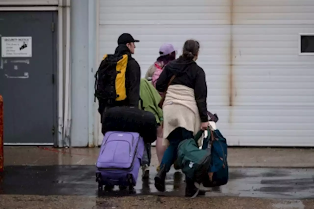 ‘We’re all tired’: Thousands of evacuees arrive in southern Canada