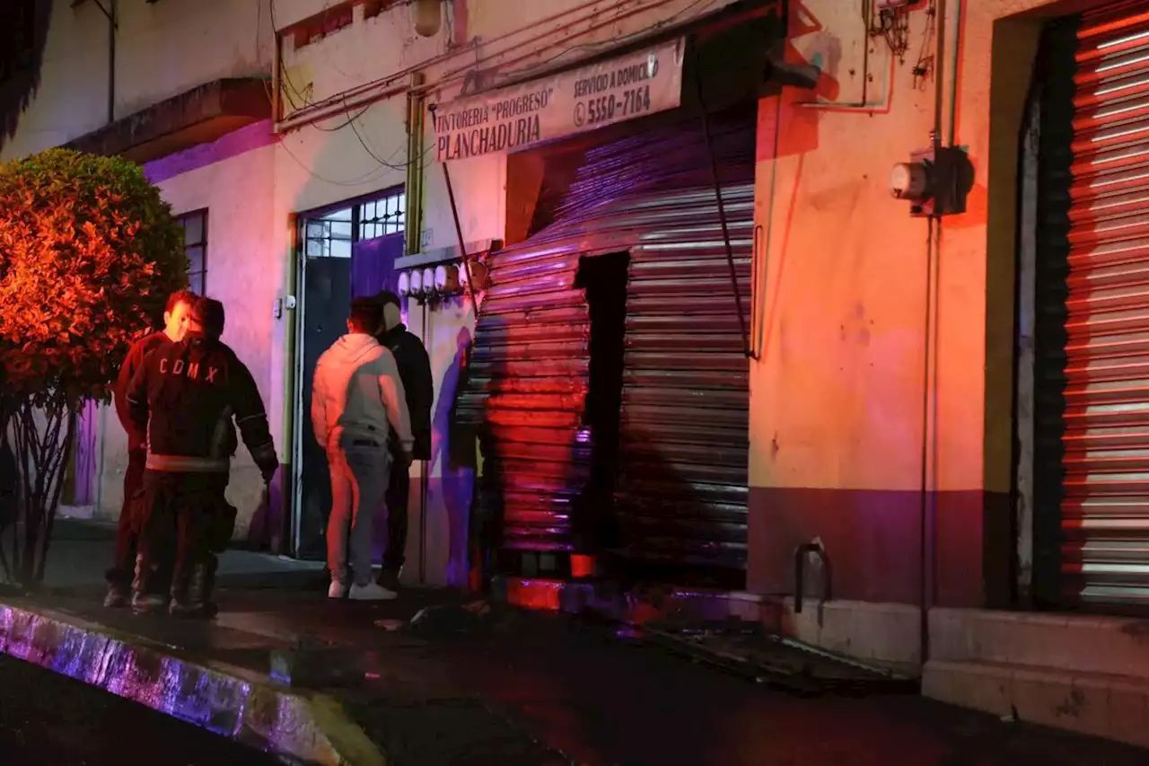 Tintorería de alcaldía Álvaro Obregón se incendia por corto circuito