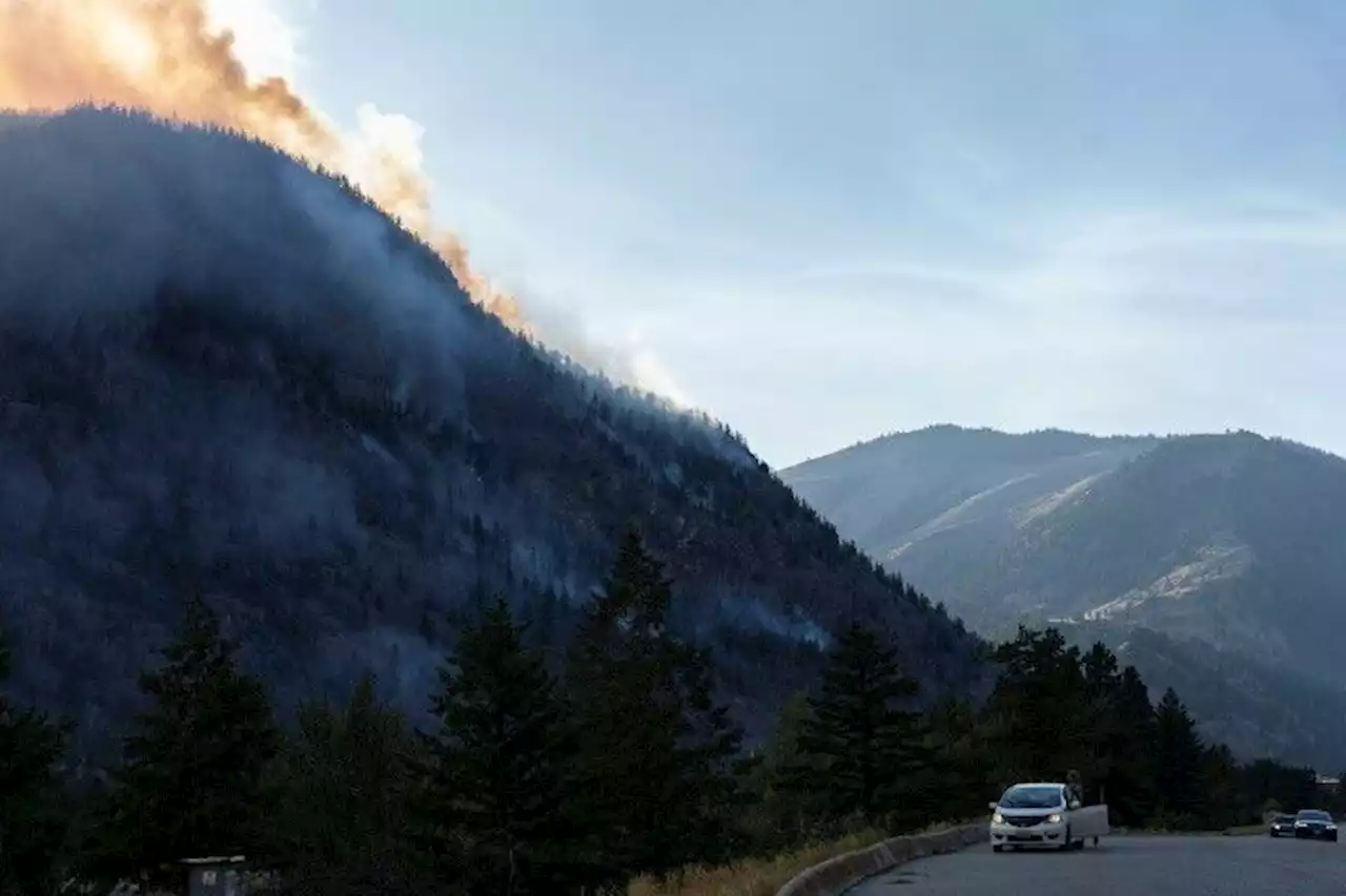 Des milliers de personnes évacuées face aux incendies dans le nord et...