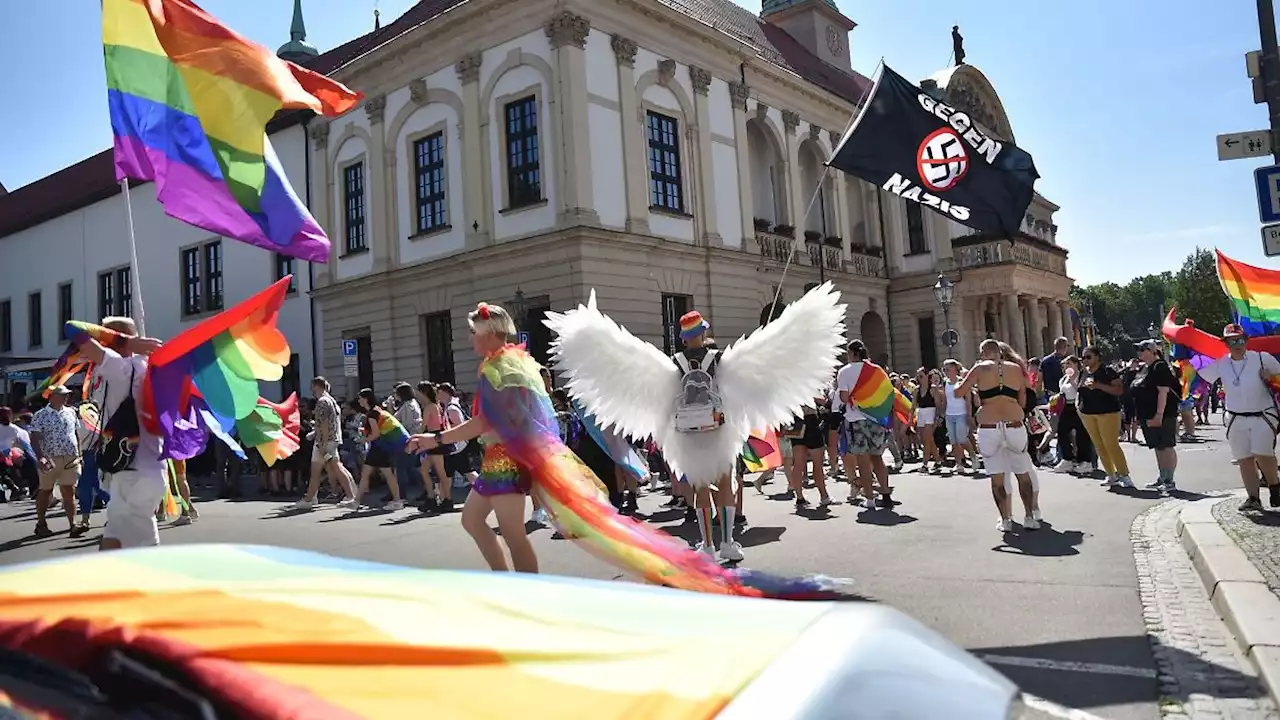 CSD und 'Reichsbürger' ziehen durch Magdeburg