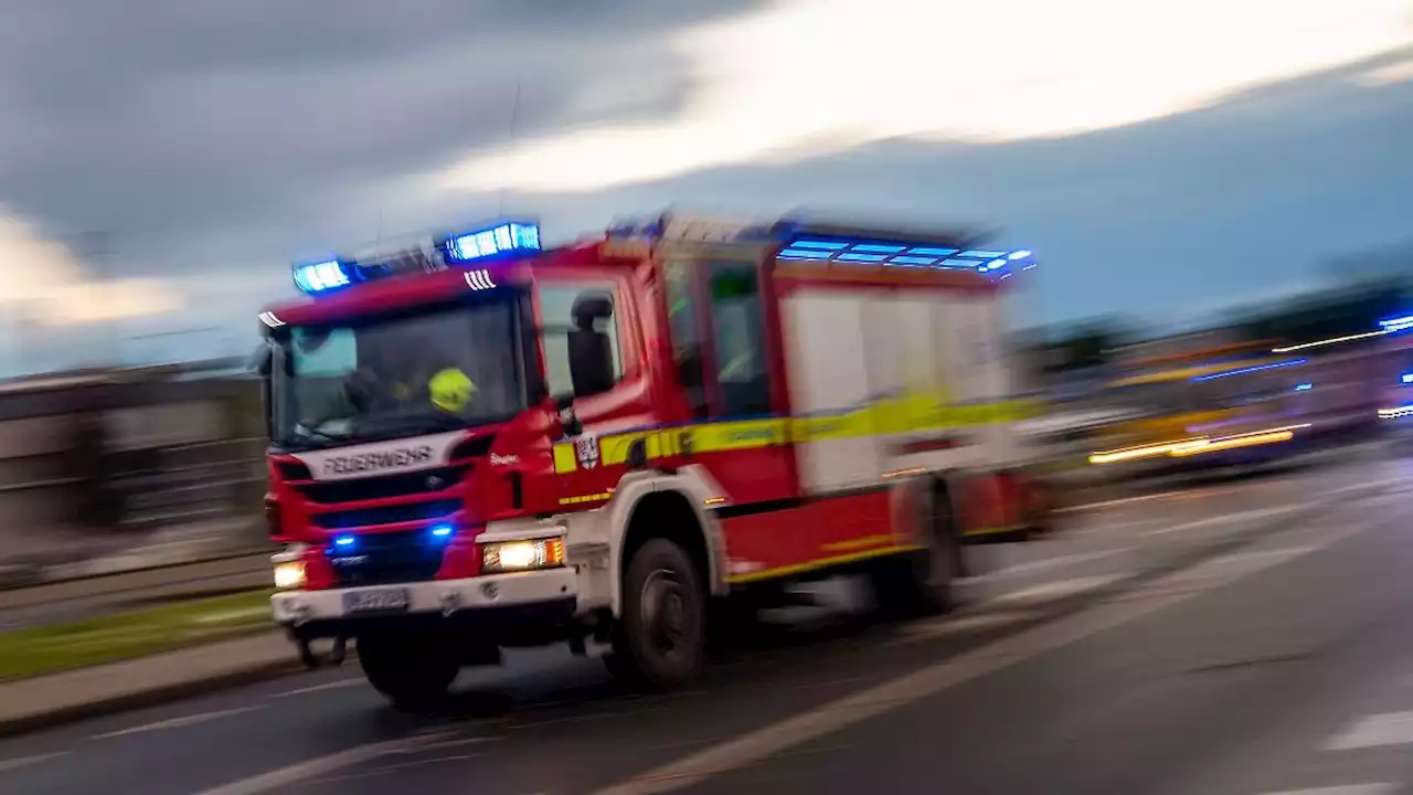 Feuerwehreinsatz nach Zusammenprall mit Müllauto