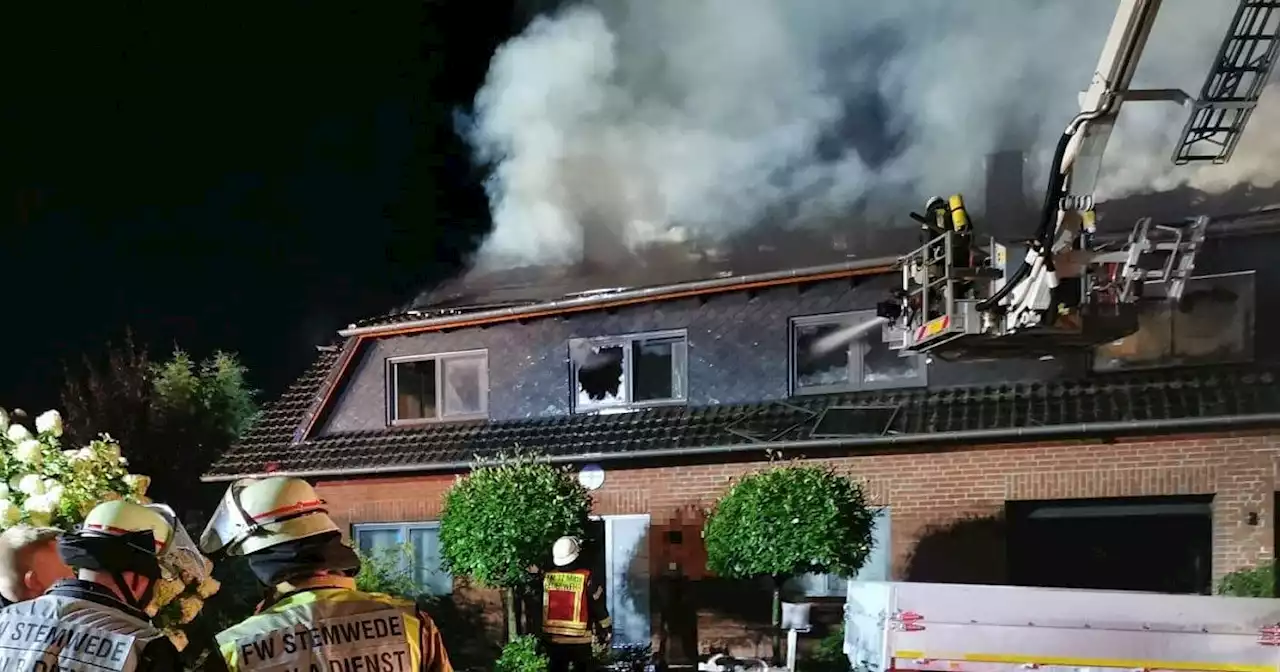 Dachstuhl in Stemwede in Flammen: Großeinsatz für die Feuerwehr