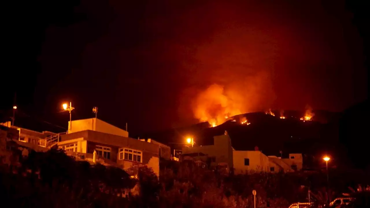 Más de 26.000 evacuados por incendios en isla española de Tenerife | Los cálculos previsionales