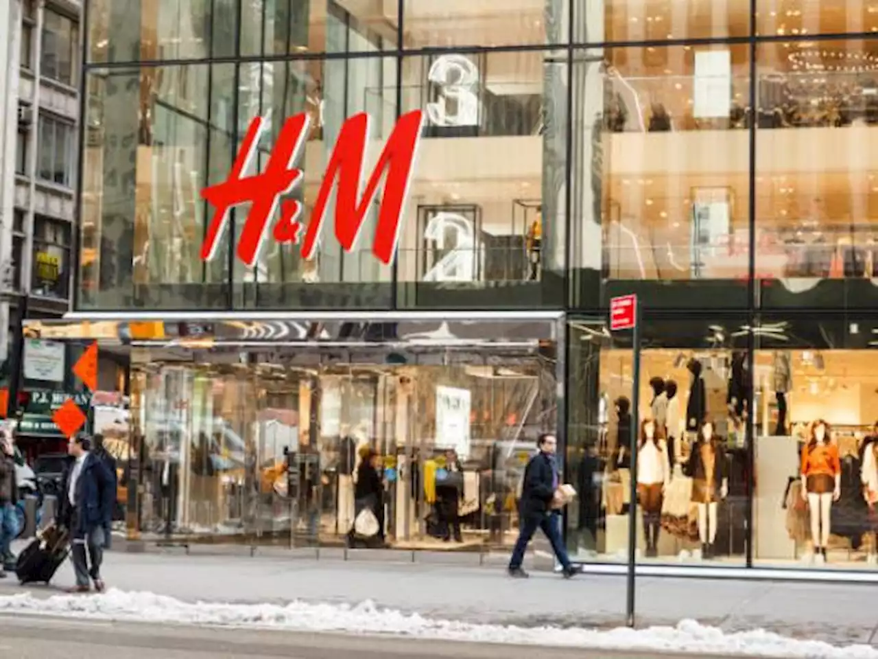 La marca de ropa H&M investigará posibles abusos en sus fábricas