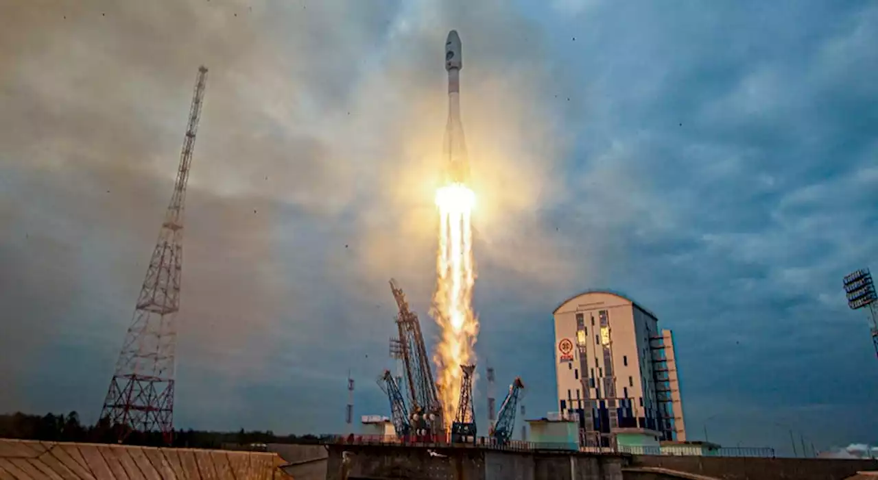 Sonda russa Luna-25 falha órbita para aterrar na lua na segunda-feira