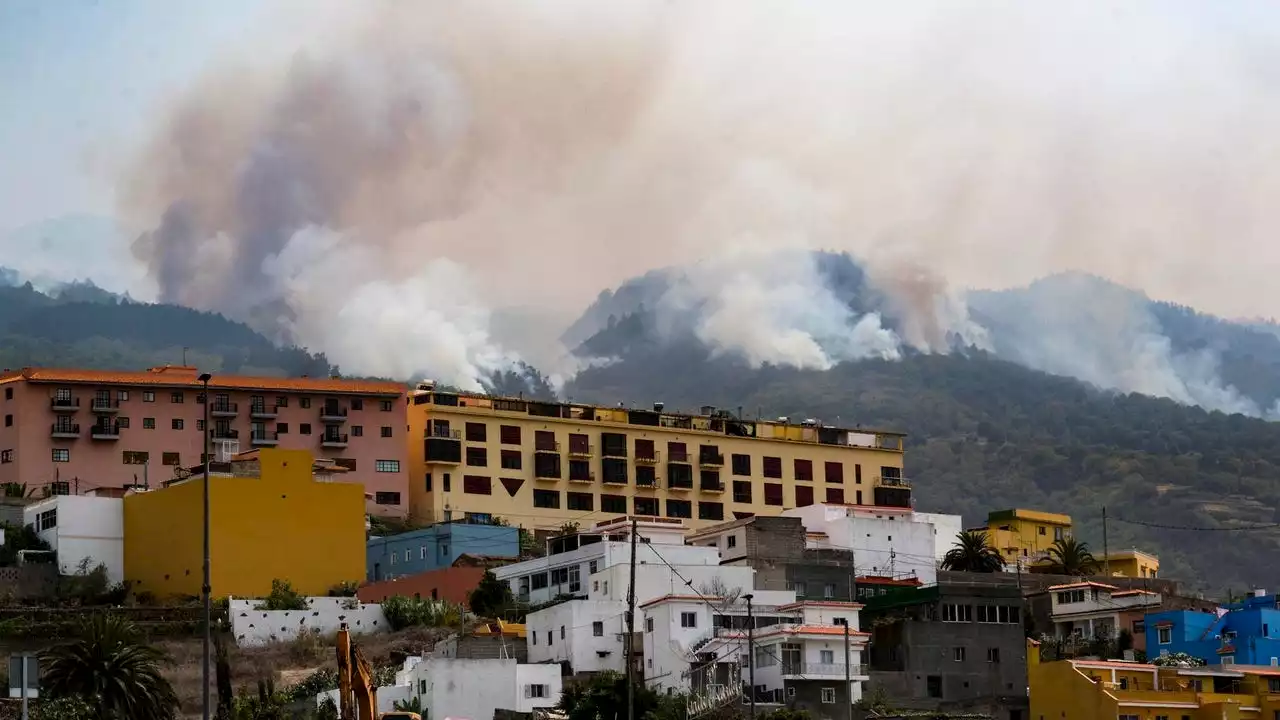 El devastador incendio de Tenerife sigue descontrolado y deja 26.000 evacuados