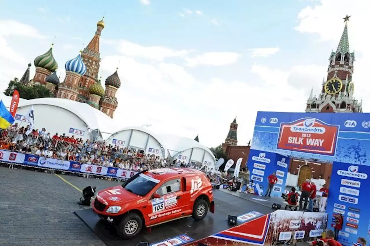 Euphorischer Start zur Silk Way Rallye in Moskau