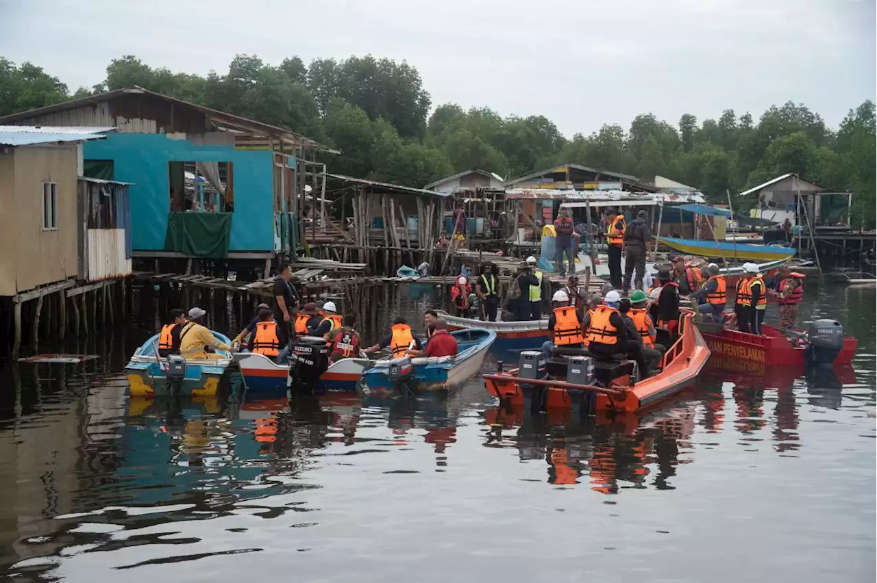 Illegal structures outside Labuan refugee settlement demolished