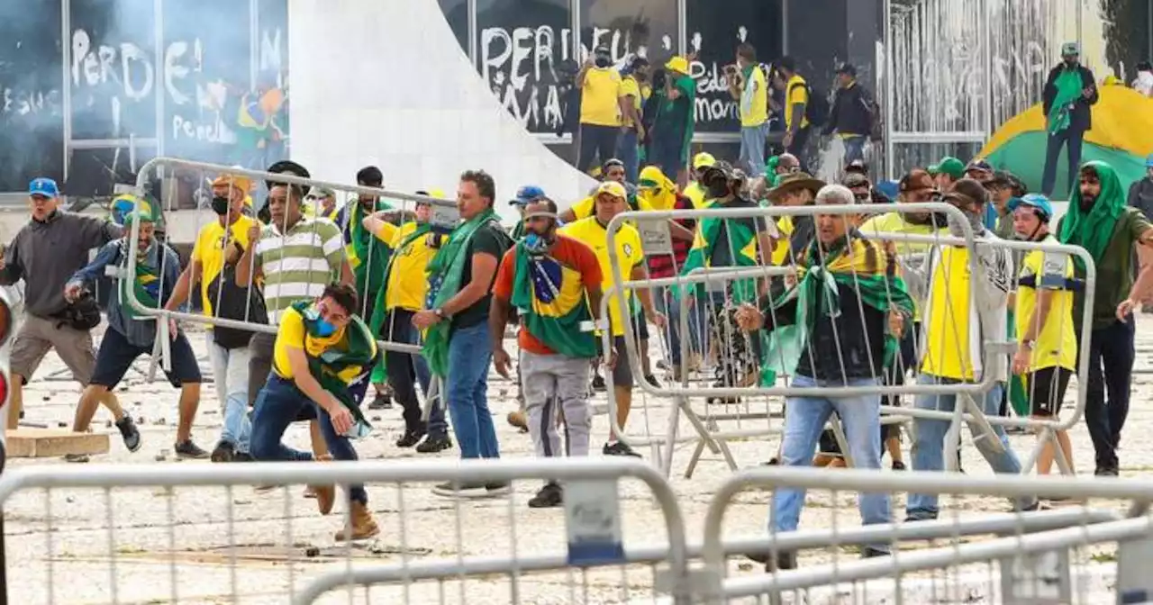 Equipe levou apenas três minutos para expulsar golpistas da Câmara após troca