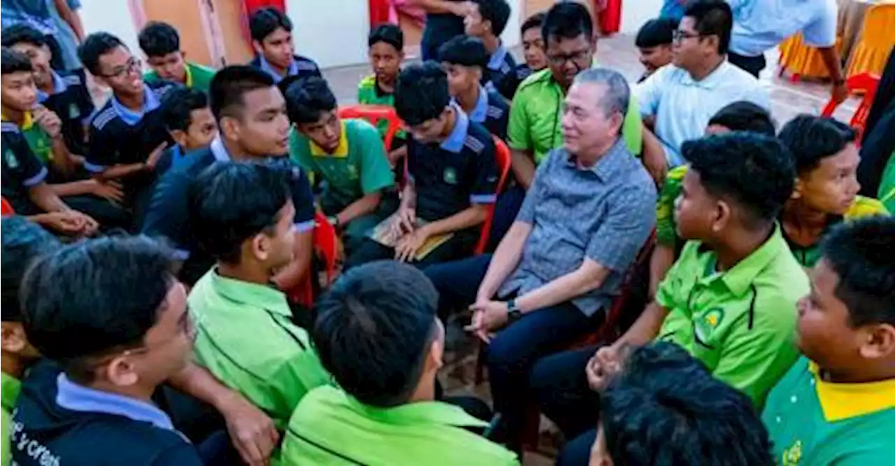 Fadillah Yusof kongsi detik kembali ke sekolah lama di Parit Buntar