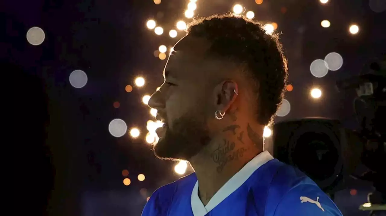 Luces, show de drones y fuegos artificiales: la espectacular presentación de Neymar en Arabia Saudita