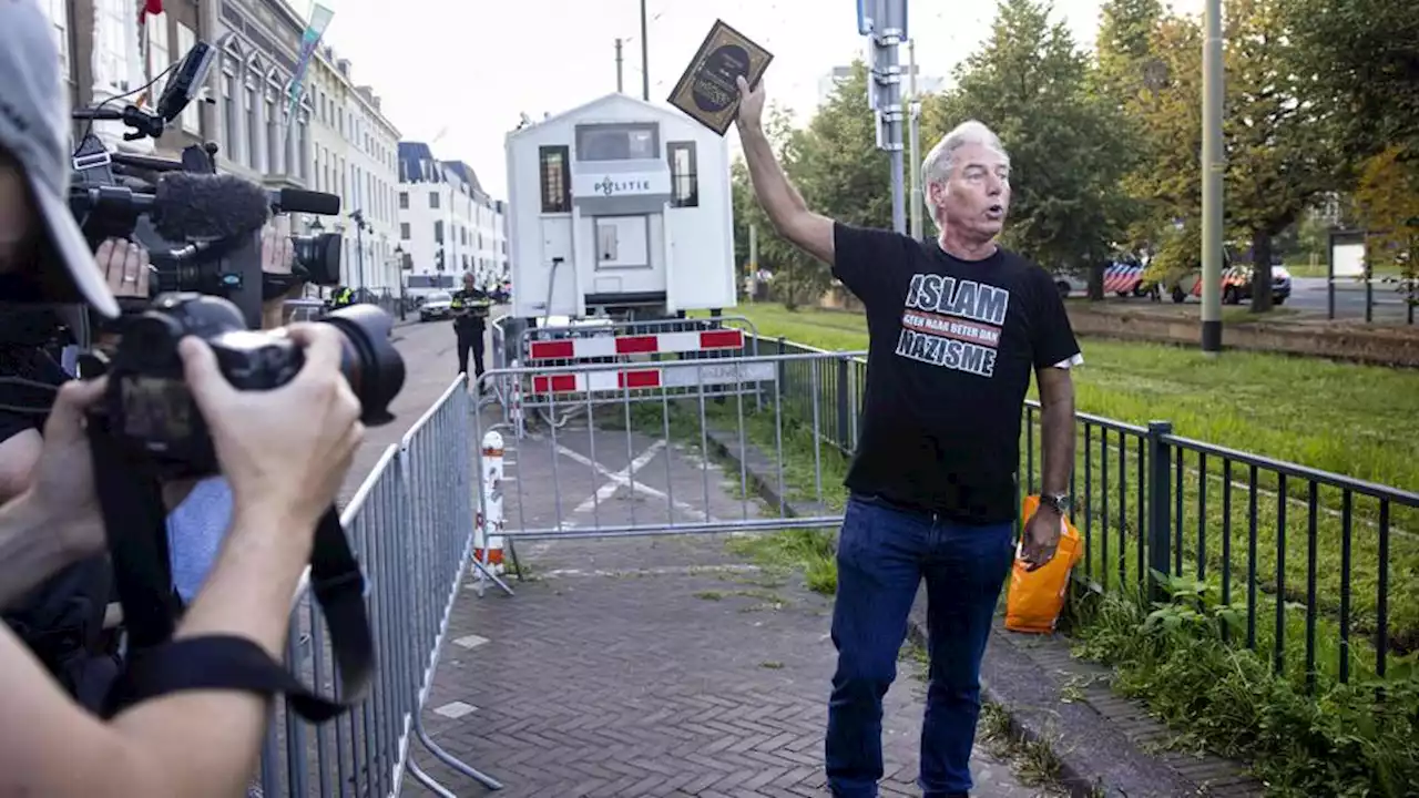 Far-right Dutch extremist desecrates Quran in front of Turkish embassy