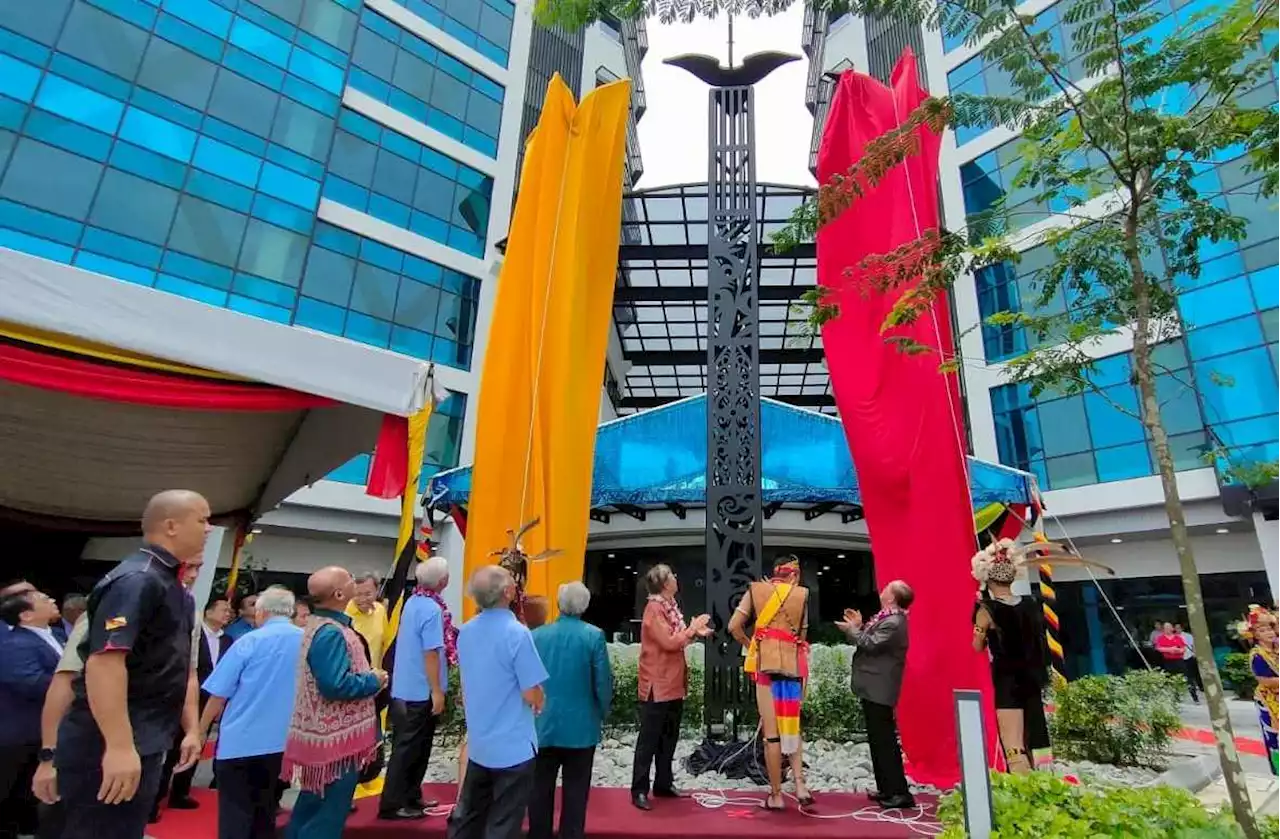 Masyarakat Dayak perlu terokai pembangunan ekonomi baharu Sarawak